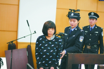 女子“一房多卖”骗取7人近1200万元，获刑12年半